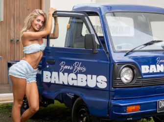 Atriz  que transou com mil homens é presa com 'ônibus do sexo' em Bali