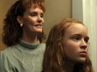 Atriz de Stranger Things faz desabafo após ser retirada do final da série