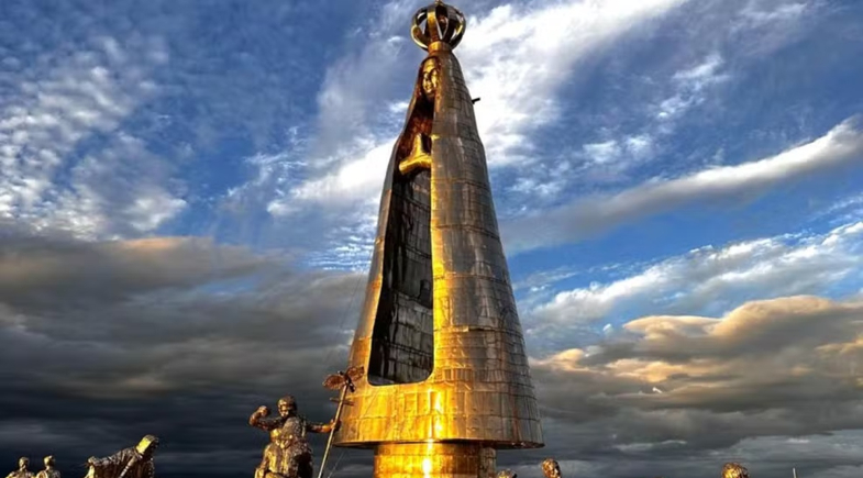Estátua gigante da padroeira atrai mais de 1 mi de visitas; maior que o Cristo Redentor