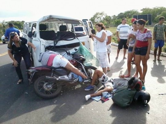 Piripirienses ficam gravemente feridos em acidente na BR-343 - Imagem 1