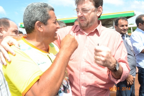 Prefeito Zé Resende cumprimenta o Governador e agradece pelas obras em seu município - Imagem 8