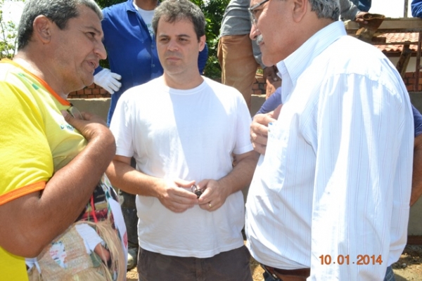 Prefeito Zé Resende cumprimenta o Governador e agradece pelas obras em seu município - Imagem 3