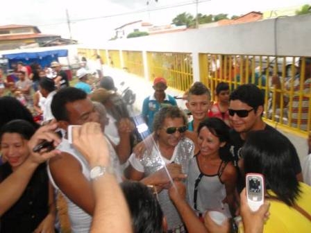 Idosos ganham seresta com Wagner Santos em Luzilândia - Imagem 3