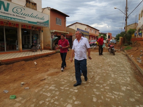 Kleber Eulálio vistoria obras em andamento na cidade - Imagem 1