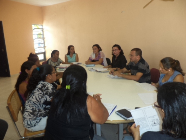 Secretária reúne gestores escolares e anuncia início das aulas em Cocal de Telha - Imagem 1