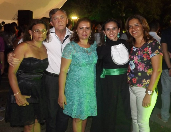 Filha da vice-prefeita recebe canudo de enfermeira no Ceará  - Imagem 4