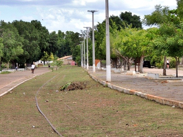 Prefeitura de Piracuruca começa limpeza das ruas e Avenidas - Imagem 1