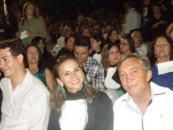 Filha da vice-prefeita recebe canudo de enfermeira no Ceará  - Imagem 13