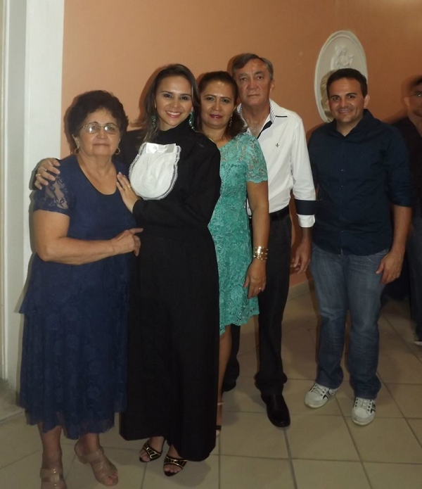 Filha da vice-prefeita recebe canudo de enfermeira no Ceará  - Imagem 17