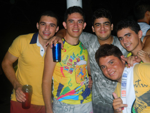 Bloco “Já que Tá Dentro Deixa” se prepara para o carnaval 2014