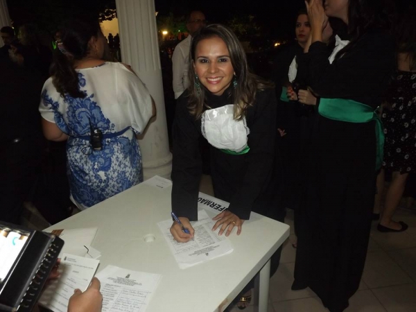 Filha da vice-prefeita recebe canudo de enfermeira no Ceará  - Imagem 2