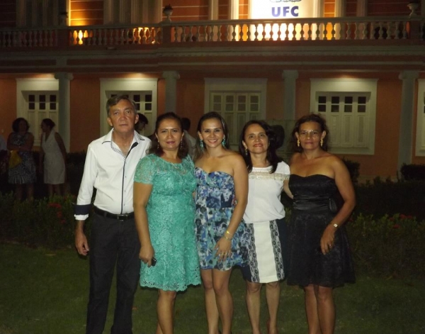 Filha da vice-prefeita recebe canudo de enfermeira no Ceará  - Imagem 11