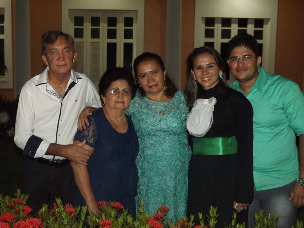 Filha da vice-prefeita recebe canudo de enfermeira no Ceará  - Imagem 7