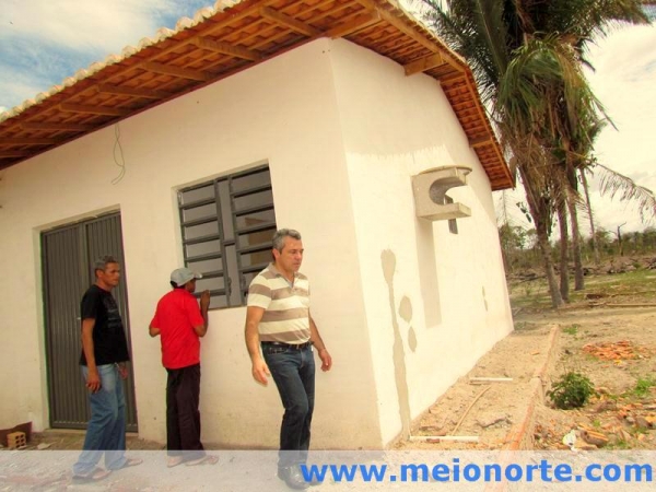 Prefeito Edílson Capote visita obras do Posto de Saúde da localidade Riacho Verde - Imagem 4
