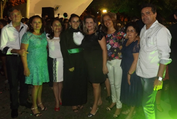 Filha da vice-prefeita recebe canudo de enfermeira no Ceará  - Imagem 6