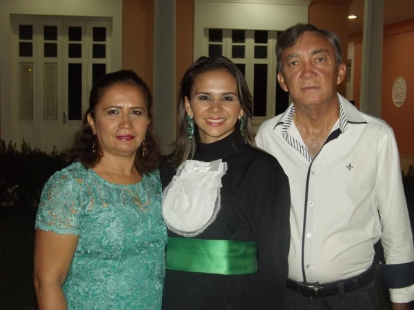 Filha da vice-prefeita recebe canudo de enfermeira no Ceará  - Imagem 15