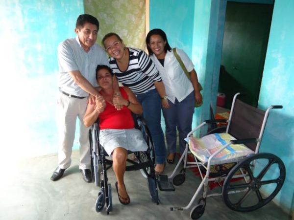 Prefeito Dr.Zé Maria faz entrega de Cadeira de Rodas - Imagem 1