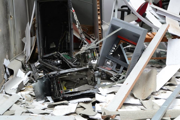 Pela 2° vez, bando explode agência do Bradesco em São Félix - Imagem 3