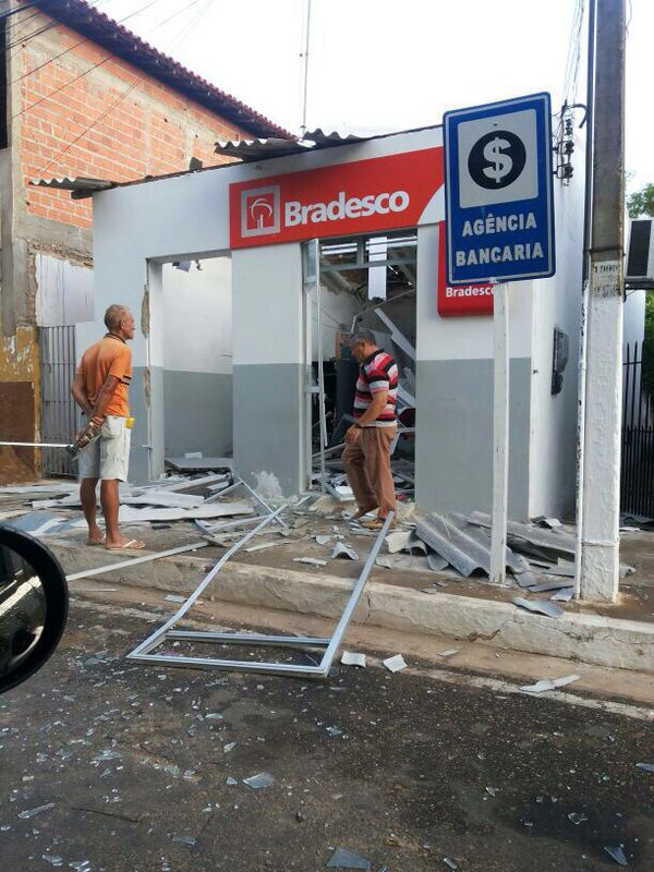 Pela 2° vez, bando explode agência do Bradesco em São Félix