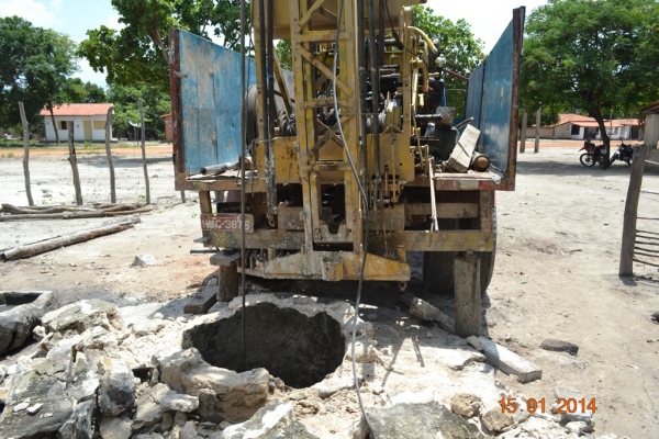 Homem morre eletrocutado enquanto operava máquina de cavar poço.  - Imagem 4