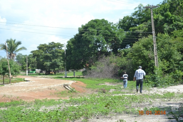Prefeito Zé Resende e técnicos de Brasília visitam local onde serão construídas novas escolas municipais. - Imagem 3