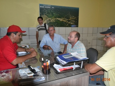 Prefeito zé Resende recebe equipe da construtora que que vai asfaltar trecho da PI 331
