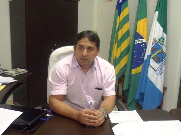 Prefeito de Esperantina consegue liminar e permanecerá no cargo