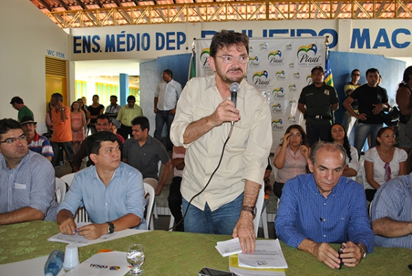 Governador visita Cocal, anuncia investimentos e assina ordens de serviço - Imagem 7