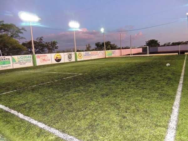 Arena do Cesinha campo society com gramado sintético e iluminação - Imagem 2