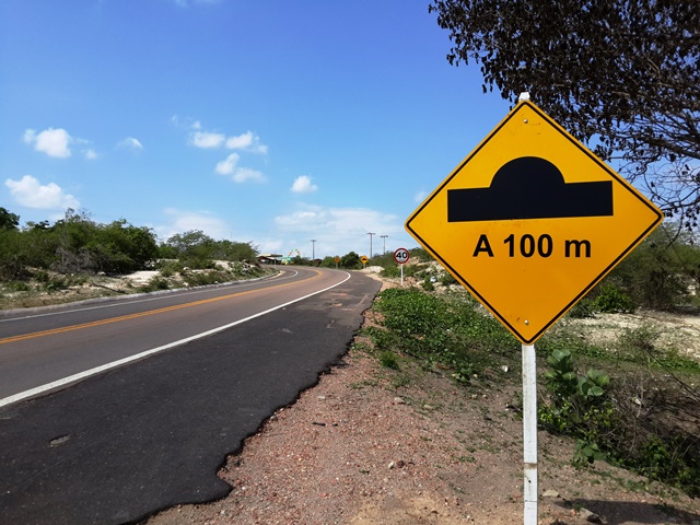 DNIT instala placas de quebra-molas em Santo Antônio de Lisboa