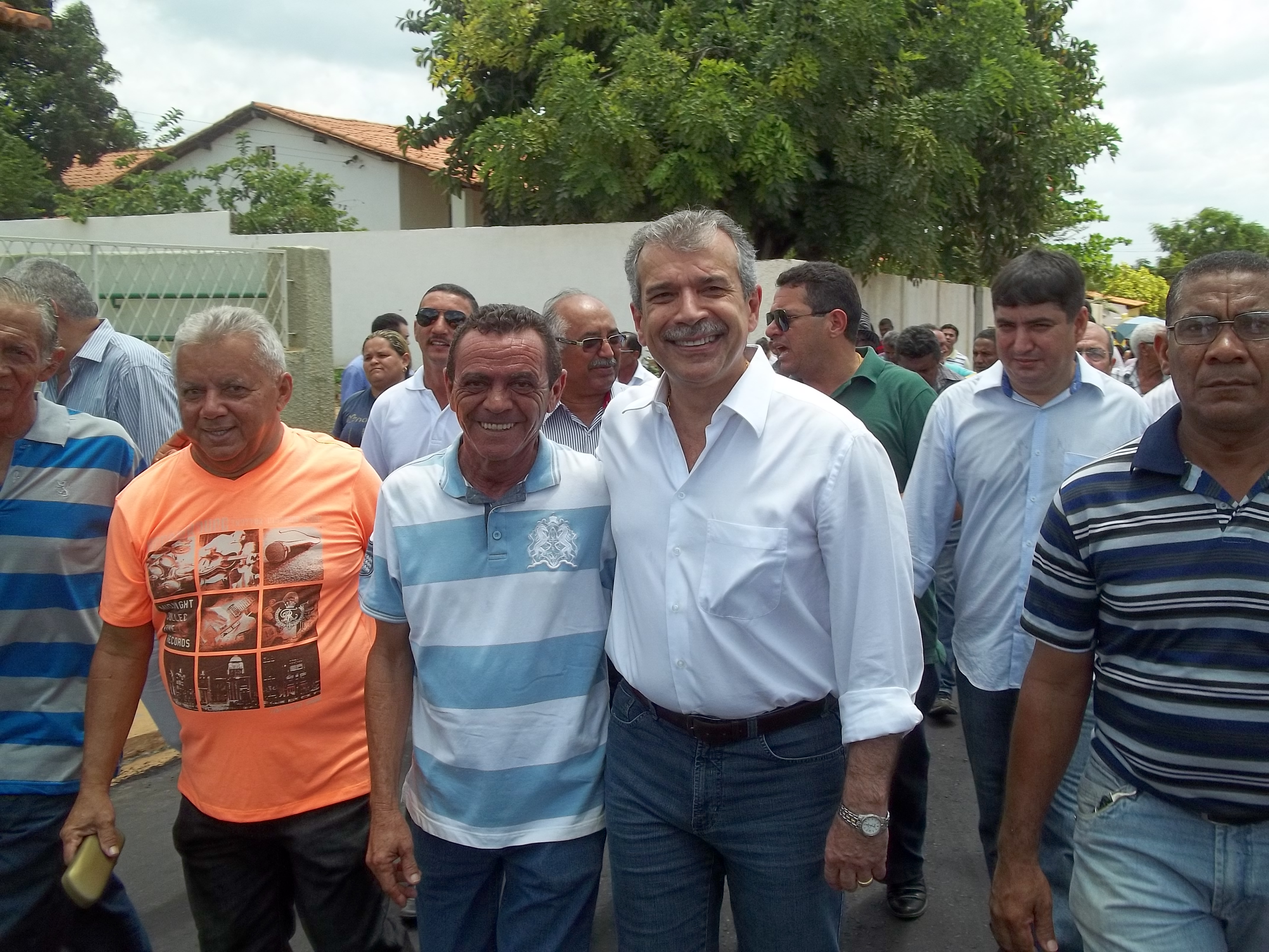 João Vicente cumpre promessa e visita obra em Amarante