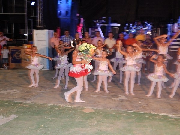 Escolinha de Balé de Lagoinha se apresentou e encantou o Publico - Imagem 4