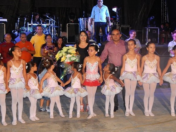 Escolinha de Balé de Lagoinha se apresentou e encantou o Publico - Imagem 8