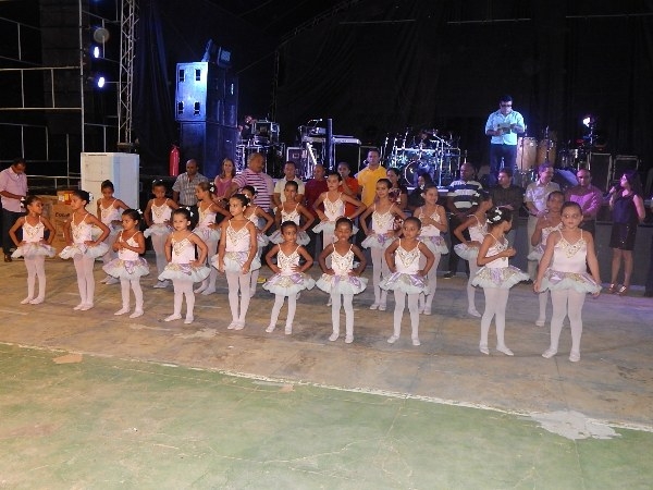Escolinha de Balé de Lagoinha se apresentou e encantou o Publico - Imagem 1