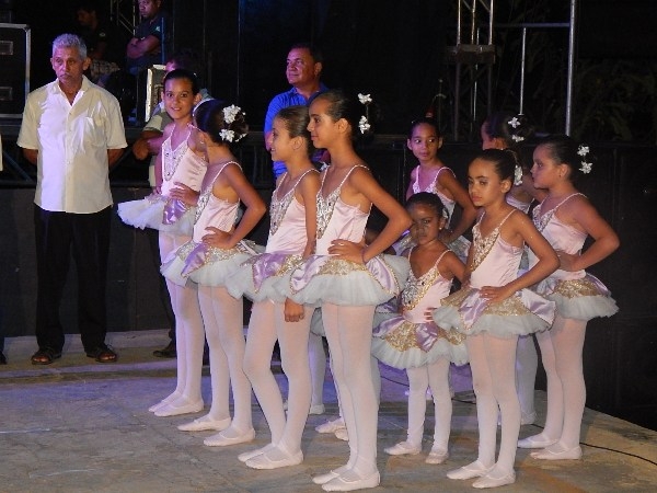 Escolinha de Balé de Lagoinha se apresentou e encantou o Publico - Imagem 2