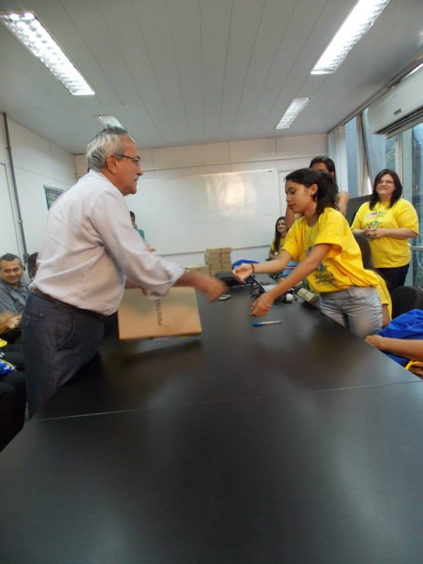 Muita emoção no embarque das 10 alunas do Intercâmbio Educacional “Aprender é uma viagem” para os Estados Unidos. - Imagem 12