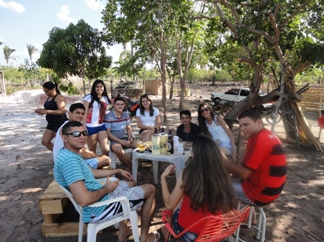 Prefeito prestigia aniversário de funcionário - Imagem 4