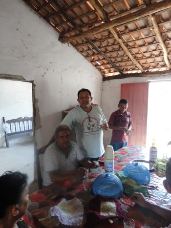 Prefeito prestigia aniversário de funcionário - Imagem 13