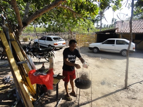 Prefeito prestigia aniversário de funcionário - Imagem 2