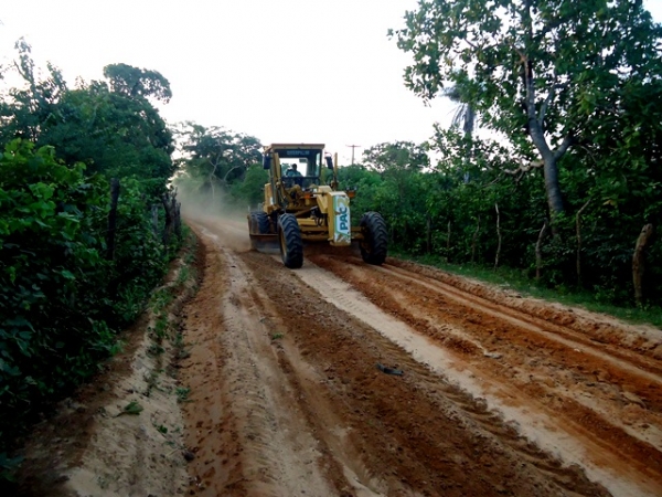 Prefeitura inicia recuperação de estrada vicinal no interior de Canavieira - Imagem 12