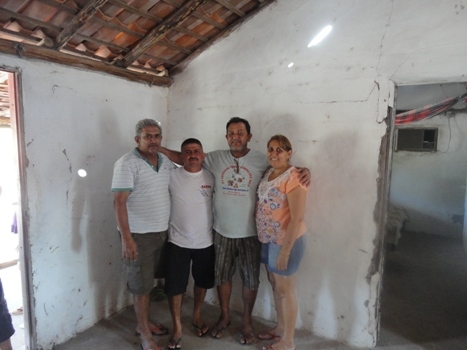 Prefeito prestigia aniversário de funcionário - Imagem 8