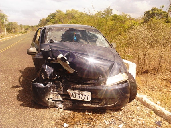 Motorista sai ileso de grave acidente após veículo se chocar com ponte em Caxingó - Imagem 1