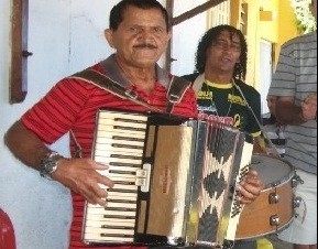 Acidente com carro de banda faz vítima fatal e feridos