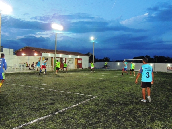 Arena do Cesinha campo society com gramado sintético e iluminação - Imagem 15