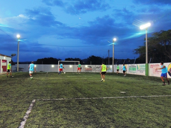 Arena do Cesinha campo society com gramado sintético e iluminação - Imagem 14