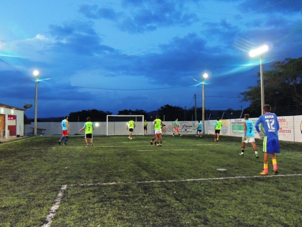 Arena do Cesinha campo society com gramado sintético e iluminação - Imagem 13