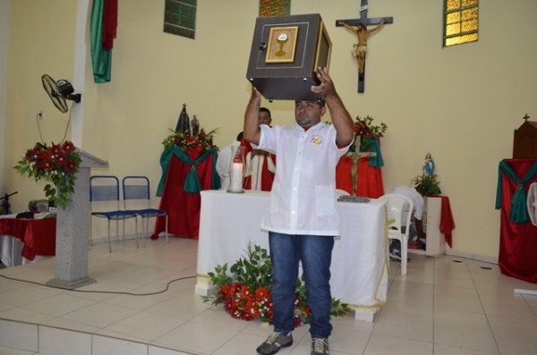 Vera Mendes: Fiéis lotam igreja no último dia de novena do padroeiro São Sebastião. - Imagem 10