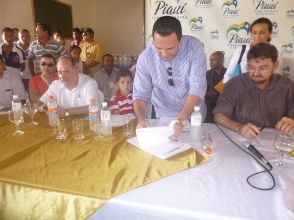 Governador Wilson Martins e comitiva visita Redenção do Gurguéia  - Imagem 16