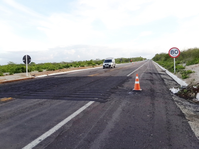 Construtora Sucesso instala quebra-molas e sonorizadores e responsável garante, “Os veículos agora param”