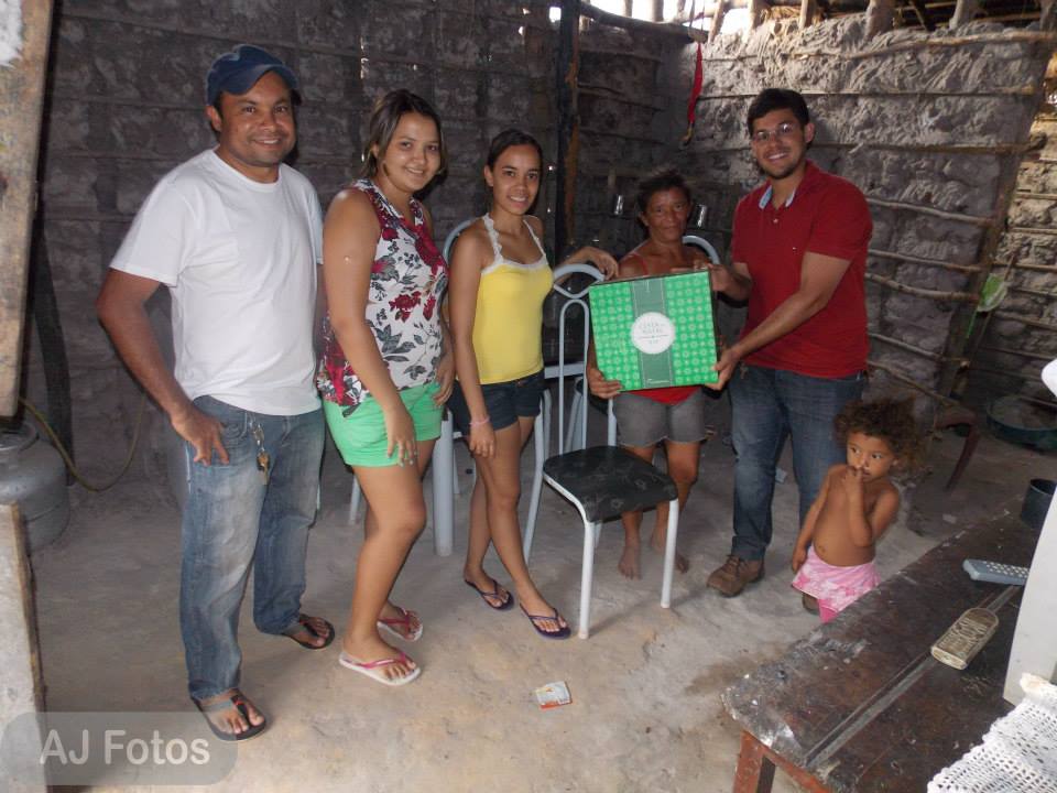  Jovem Davi da Cerâmica Campo Maior e empresário do Raimundinho das Construções fizeram ação social em zona rural.